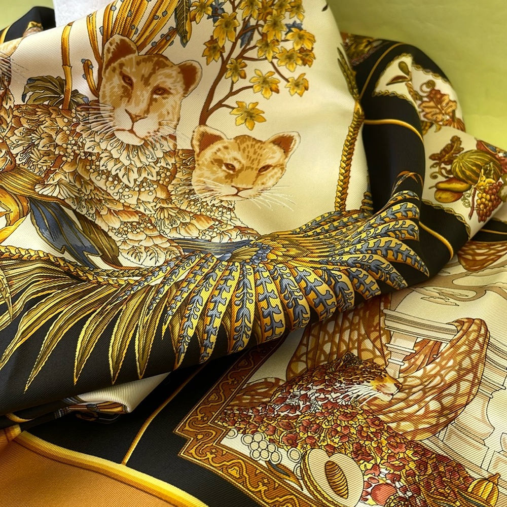 New vintage multicolored Salvatore Ferragamo silk scarf - Picture 3 of 9